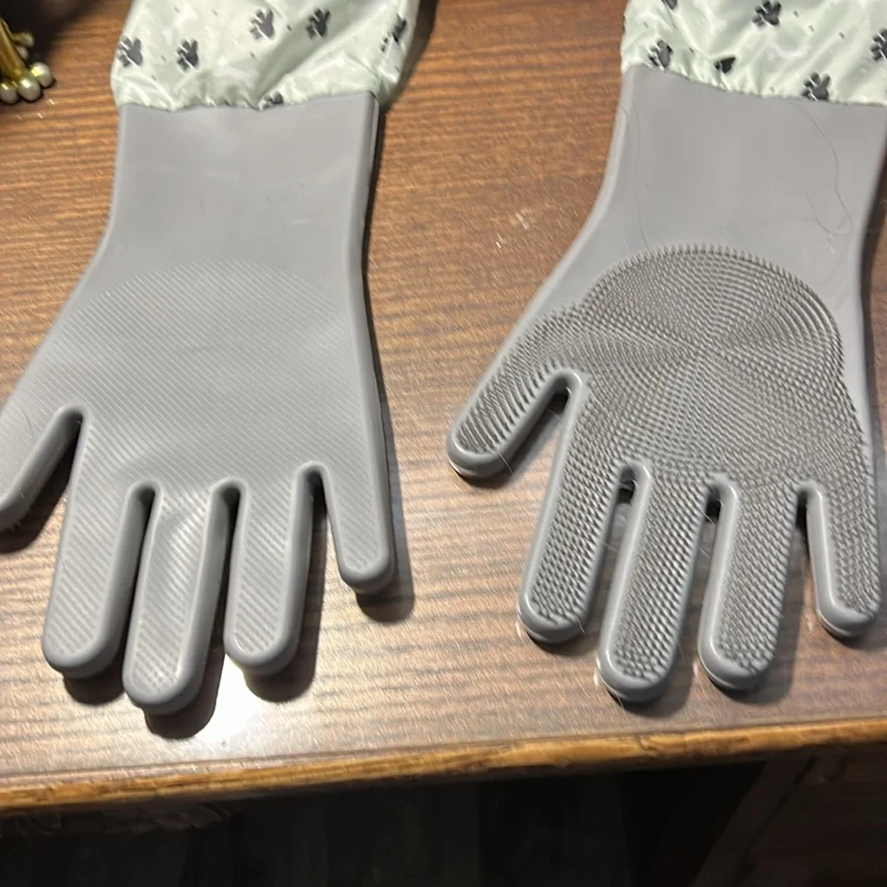 Cat or dog grooming gloves